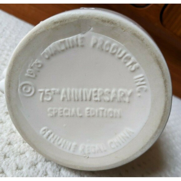 VTG Ovaltine 75th Anniversary Ceramic Pitcher Gold Trim 1904-1979 EXCELLENT - Picture 4 of 4